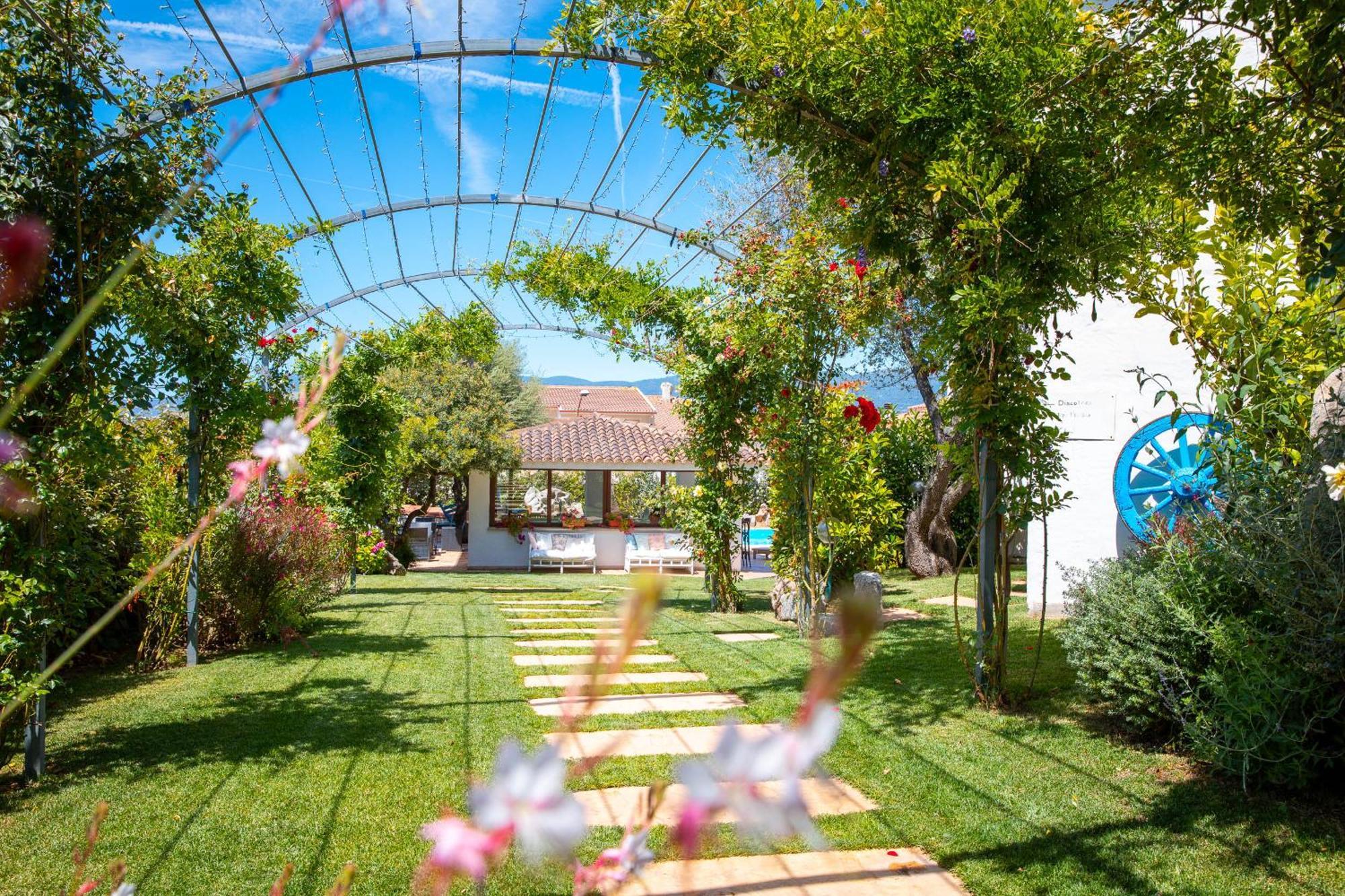 Hotel Ristorante S'Astore Benetutti Екстер'єр фото